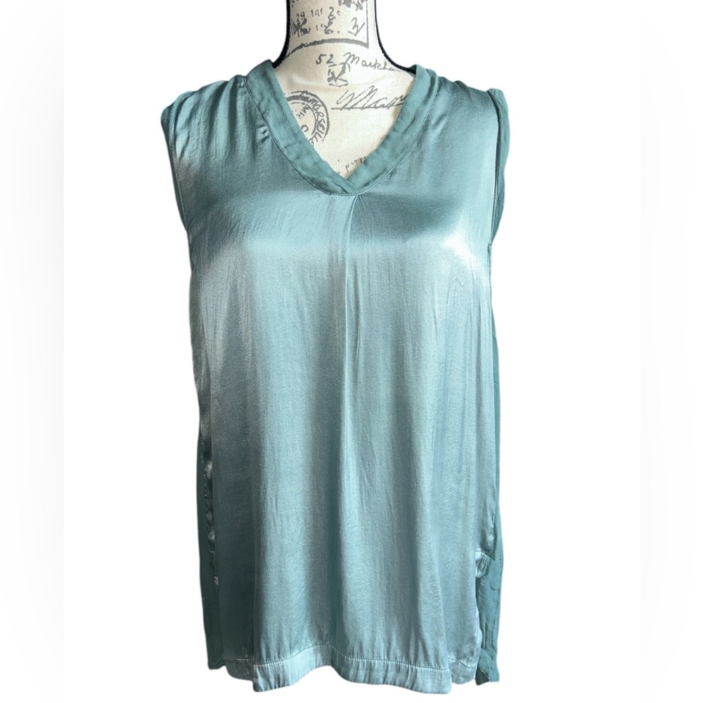 Elegant Sleeveless Top in Teal